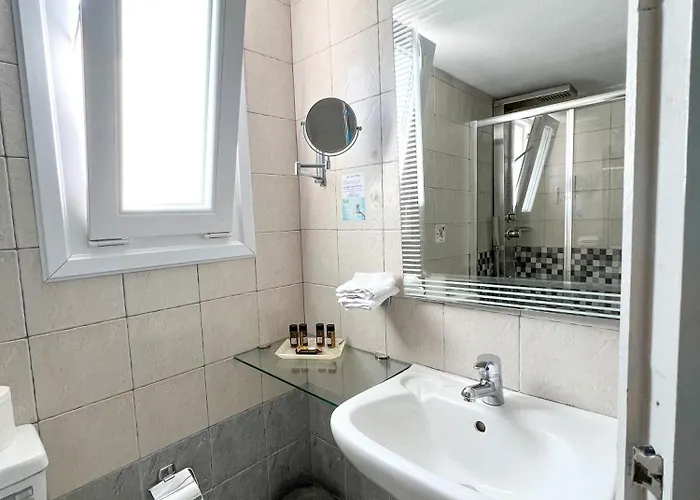 Maria's Place - Adults Only أويا